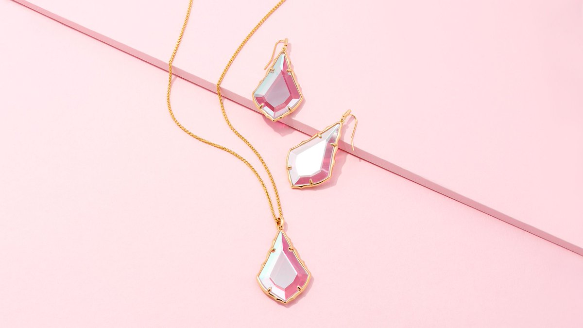 KendraScott's tweet photo. 20% of proceeds from the limited edition Mary Kay Giveback suite benefits the Mary Kay Foundation and their mission to eliminate cancers affecting women and end domestic violence. 

Shop for good now ✨💛: https://t.co/N8TG61gbRu https://t.co/rGCuMENa4v