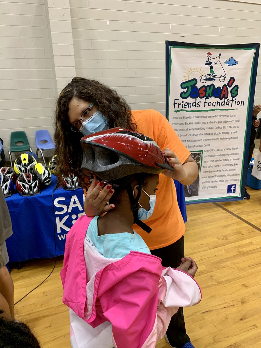 AtriumHealthWFB's tweet photo. Atrium Health Wake Forest Baptist Sports Medicine and @brennerhospital had the privilege of participating in the @BLabFoundation Bike Build at the @SalvationArmyUS Boys and Girls Club in Winston-Salem where kids received new helmets and bikes! https://t.co/Le9lzU3RLe