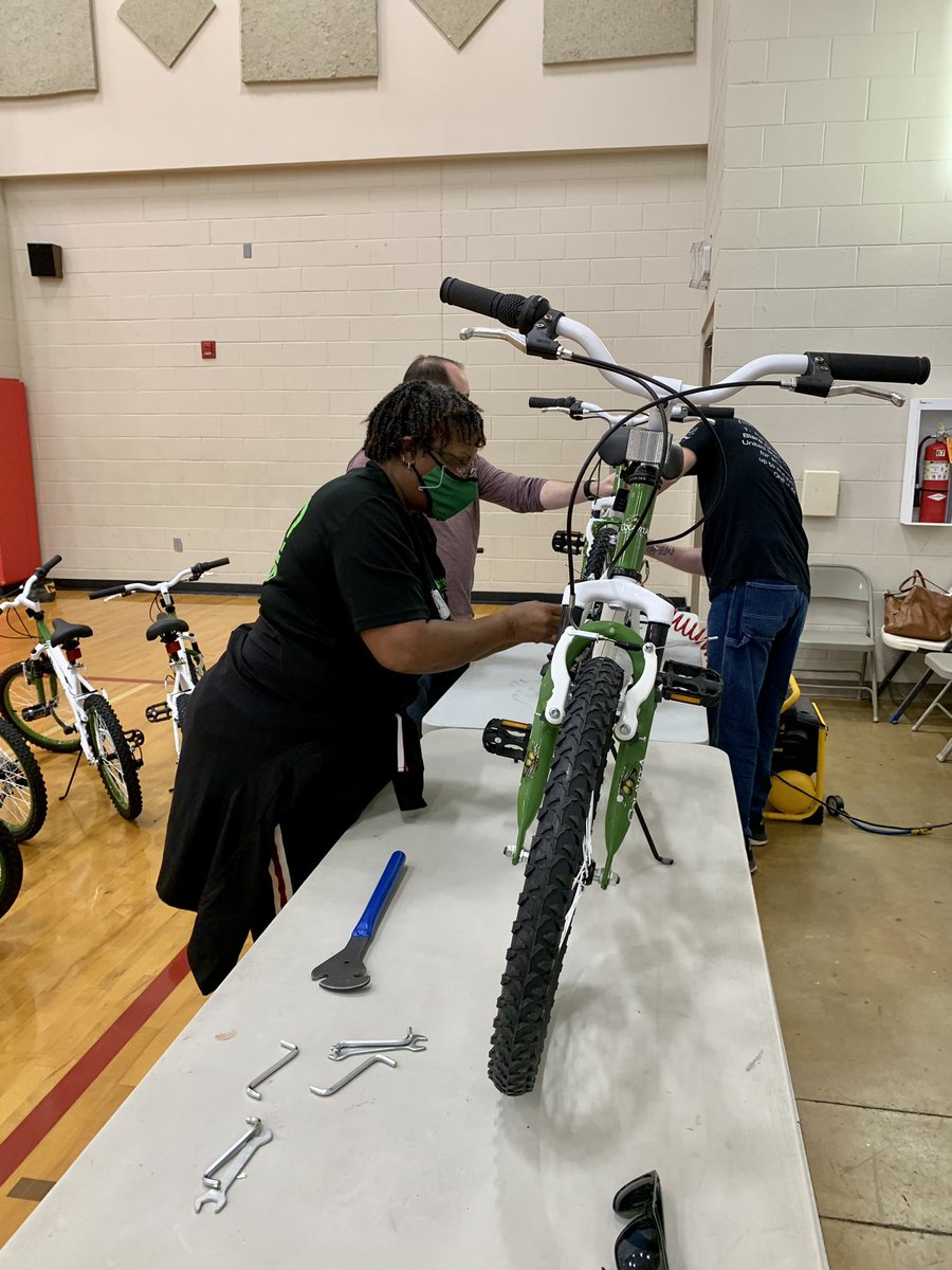 AtriumHealthWFB's tweet photo. Atrium Health Wake Forest Baptist Sports Medicine and @brennerhospital had the privilege of participating in the @BLabFoundation Bike Build at the @SalvationArmyUS Boys and Girls Club in Winston-Salem where kids received new helmets and bikes! https://t.co/Le9lzU3RLe