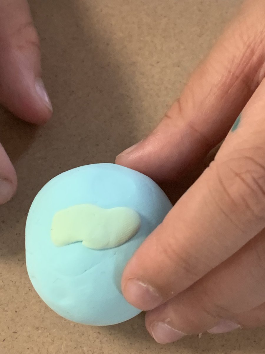 Hello3GLearners's tweet photo. Model magic + markers and we’ve got a really fun lesson on hemispheres happening here! https://t.co/uGJU2GXhDs