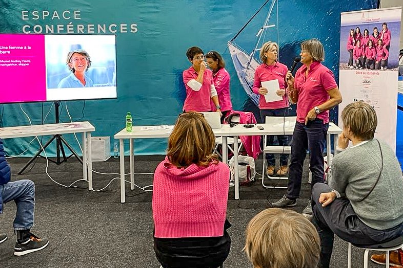 RoseTransat's tweet photo. Encore une belle expérience à l'occasion du #SalonNautiqueDuLéman 🙌🏻

Merci à tous d'être venus écouter le récit de nos aventures et tous nos remerciements à notre partenaire #VoileÉvasion pour l'accueil sur son stand ! 🥂

#rOseTransat #SalonNautique https://t.co/4bOAOdLTDO