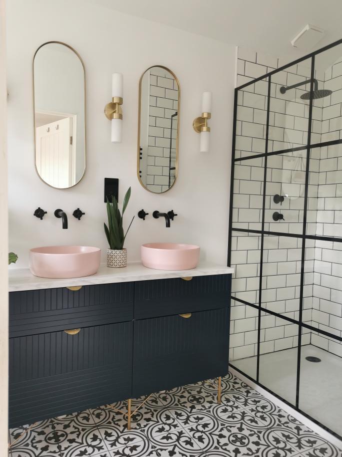 Victorian Plumbing on X: A UNIQUE SPACE✔️ We love how Victorian Plumbing  customer Shelley has designed her bathroom! Complimentary colours & a  combination of matt black & brushed brass make this space
