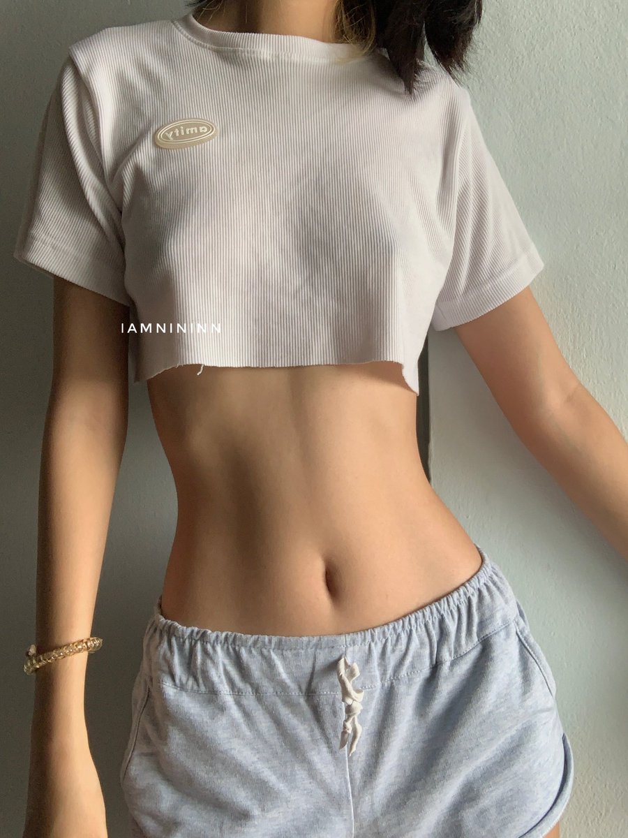 iamnininn's tweet photo. ถ้าอยากรู้ว่าเอวเท่าไร ก็เอามือมาโอบ🌝 https://t.co/CSl7NK17ek