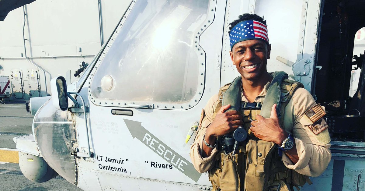 DardenMBA's tweet photo. Today’s #MBAoftheWeek is EMBA student Jemuir Rivers (Class of 2022). Currently actively serving as an operational test helicopter pilot in the U.S. Navy, Rivers is also one of the co-presidents of the Black Executive MBA (BEMBA) student organization. https://t.co/wF53V6JfLX https://t.co/2GMHtaBmfM