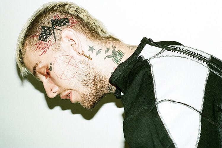 LilPeeper9's tweet photo. unseen photos of lil peep’s clash magazine photoshoot https://t.co/MVyFVWB0Xc