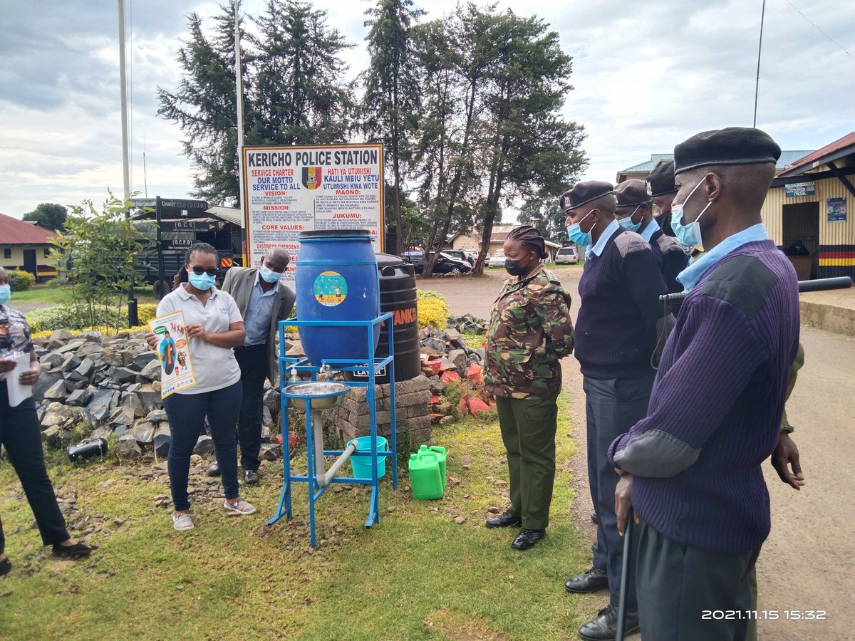jjmuriu's tweet photo. Dissemination of IEC materials on COVID-19 Prevention and handing over of Handwashing facility to Kericho Police station. Through the support of @SNV_WASH #WashFirstproject.
BeACovid19Hero!
#leavingnoonebehind
@kerichocountygv
@SNV_Kenya
@CitroK
@keccsonet https://t.co/QP6vsCZm6J