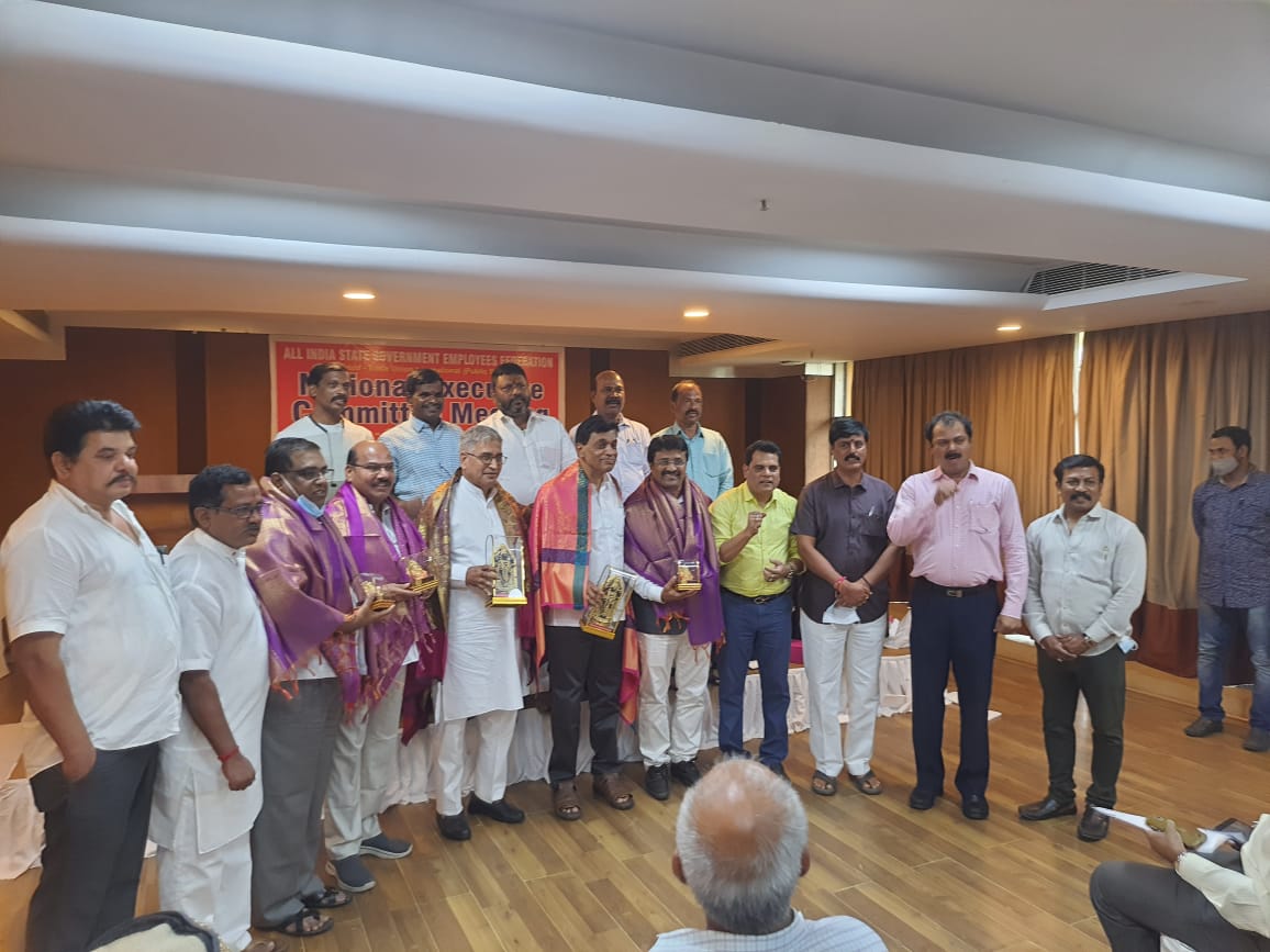 sksharyana's tweet photo. 13-14 November, 2021
All India State Government Employees Federation (AISGEF) Affilated 
Trade Union International (Public Services) 
National Executive Committee Meeting
The Plaza,Telangana Tourism Begumpet, HYDERABAD {Telangana}
Address by @SubhashLamba10 
And @SKSethi89336277 https://t.co/SPlfPi2A4t