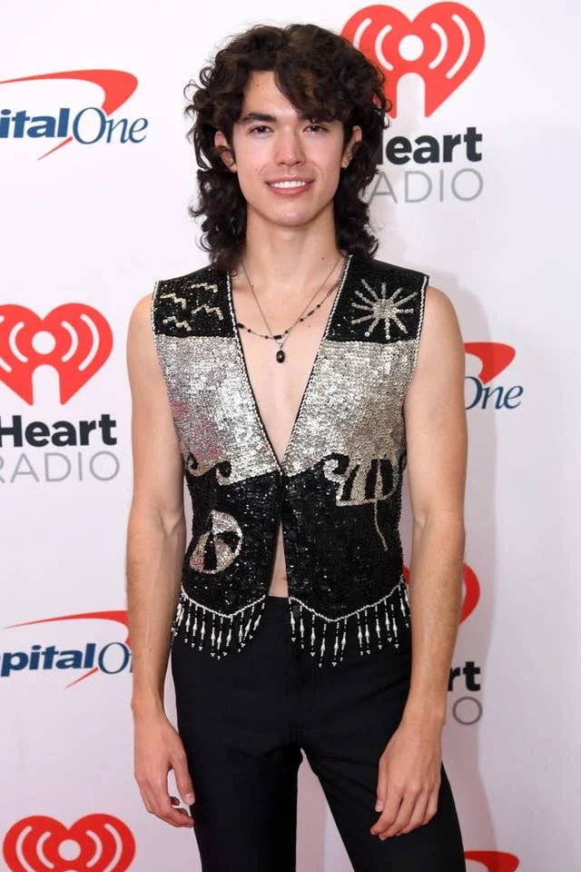 Never saw what Conan Gray (singer of Heather) looked like until today. Apparently he is just a mash up of all 3 Jonas brothers: