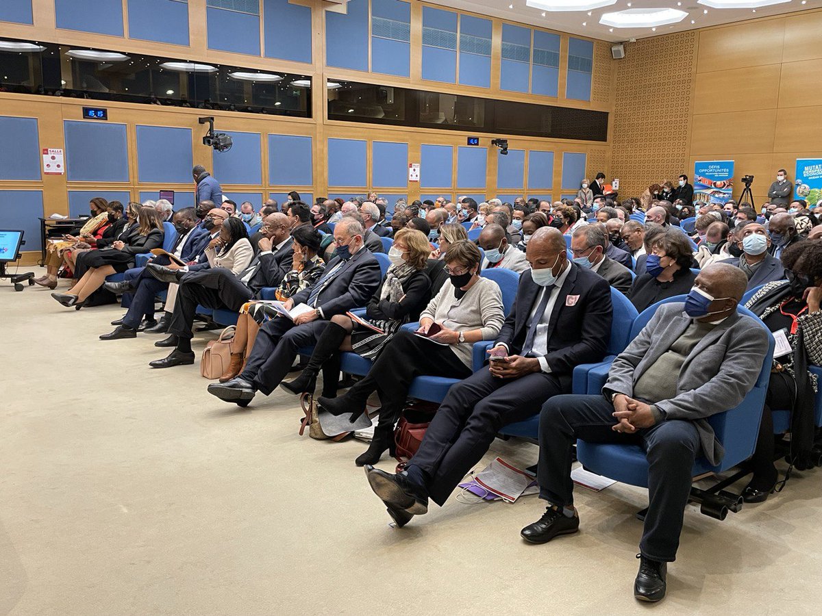 senateursRDPI's tweet photo. Les sénateurs RDPI présents en nombre pour la rencontre organisée au Sénat avec les maires et les élus d’outre-mer. Au programme : échanges sur les travaux de la délégation sénatoriale aux outre-mer et commémoration du 30ème anniversaire de la disparition de Gaston Monnerville 👇 https://t.co/q9JujYSyU2