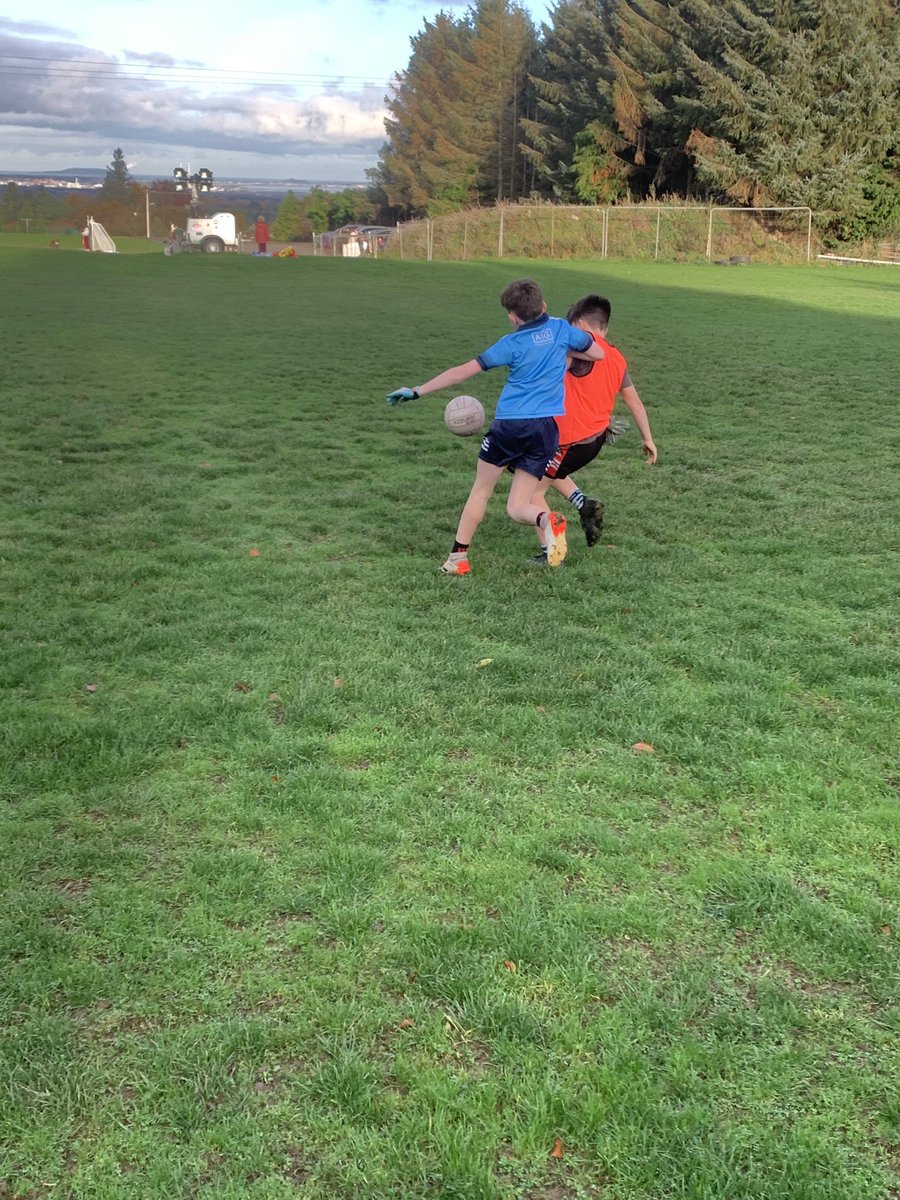 Edtownactive's tweet photo. Great fun today in Frank Kelly Park for our weekly Gaelic Football Blitz. This is great training for our boys and girls team before the leagues commence after a Christmas! Great to see so many children playing! @EdmondstownNS @cnambnaisiunta @ActiveFlag https://t.co/aNAl8PCM63