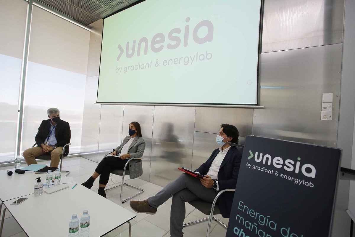 ATIGA_'s tweet photo. 🤝¿Conoces #UNESIA? Una alianza entre nuestros #centrostecnologicos @Gradiant y @CT_EnergyLab
para sumar sus altas capacidades y acometer los grandes retos de país en materia de #sostenibilidad e #IA.
@axenciaGAIN https://t.co/OU5OX4vOyo