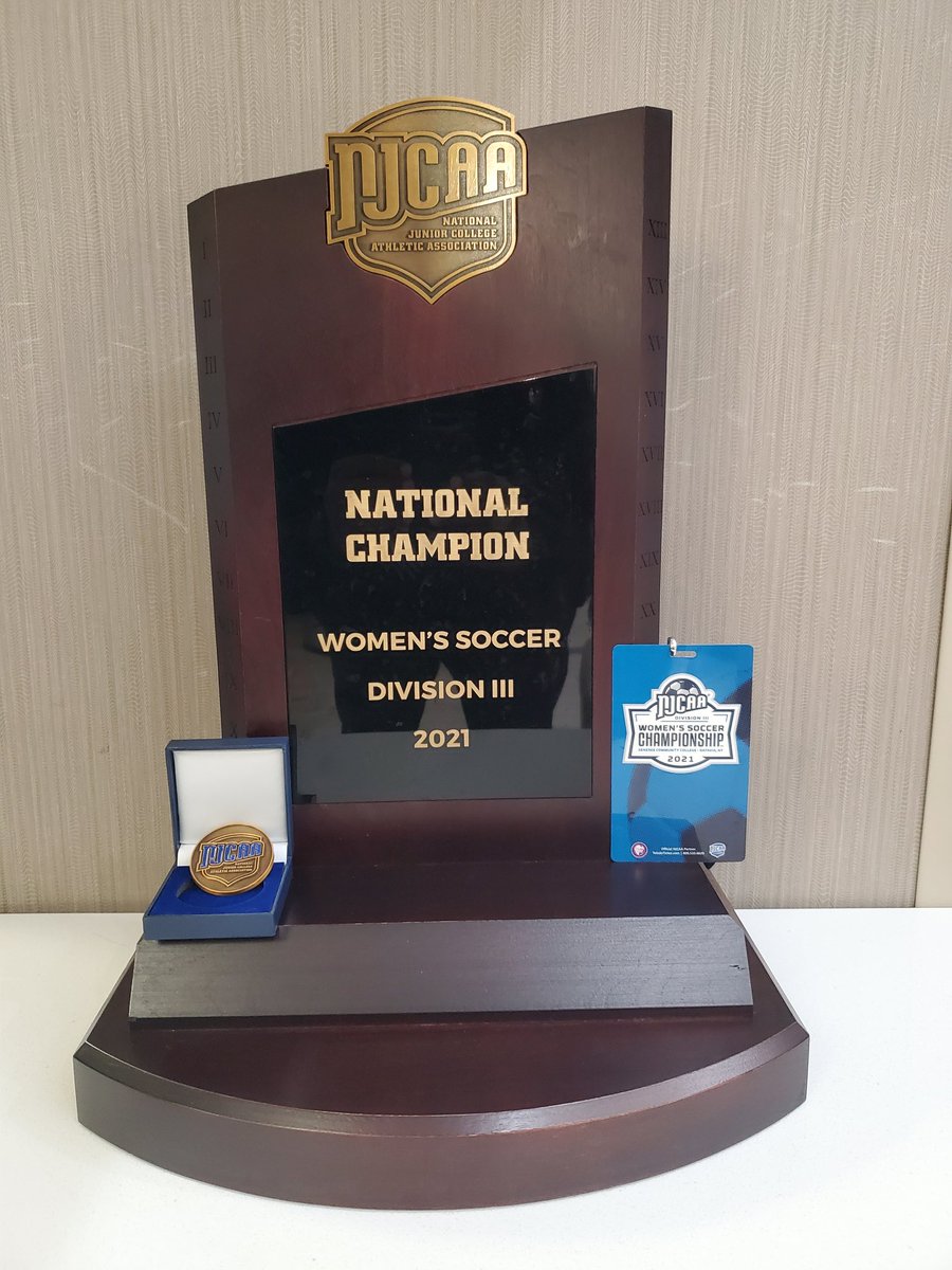 How I woke up this morning! #Natty × 3 🏆🏆🏆 #RingSZN 💍💍💍 #LadyBears