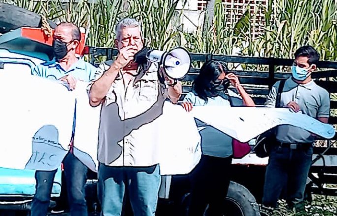 FAVLGuarico's tweet photo. #15Nov Realizamos pancartazo y entrega de documento en la Dirección Regional de Salud en #SanJuandelosMorros denunciando la grave crisis en salud #Guárico #EnCrisisLaSaludEnGuático https://t.co/bGmiCG7scC