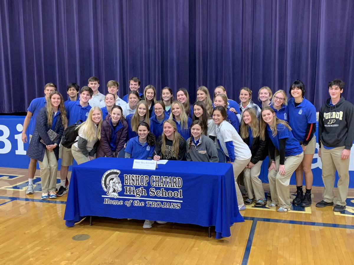 Congrats to Mary Bea Sowinski & her family on her signing with Purdue to continue her studies & run Track! Fantastic!!