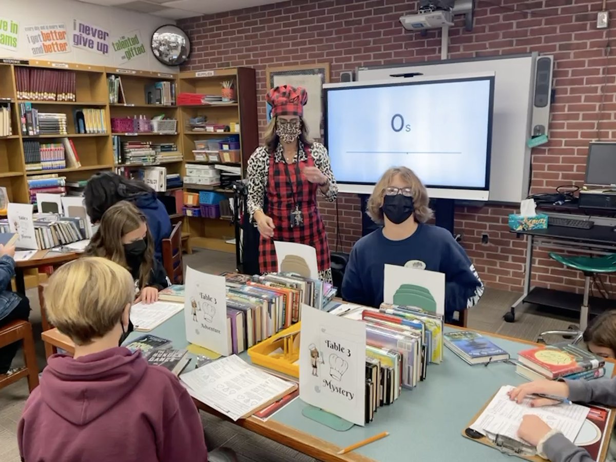 BSMSLibrary's tweet image. Book tasting w 7th gr in action! @BayShoreMSLrnrs @BayShoreSchools @BayShoreSD_ELA @ChrisKauter