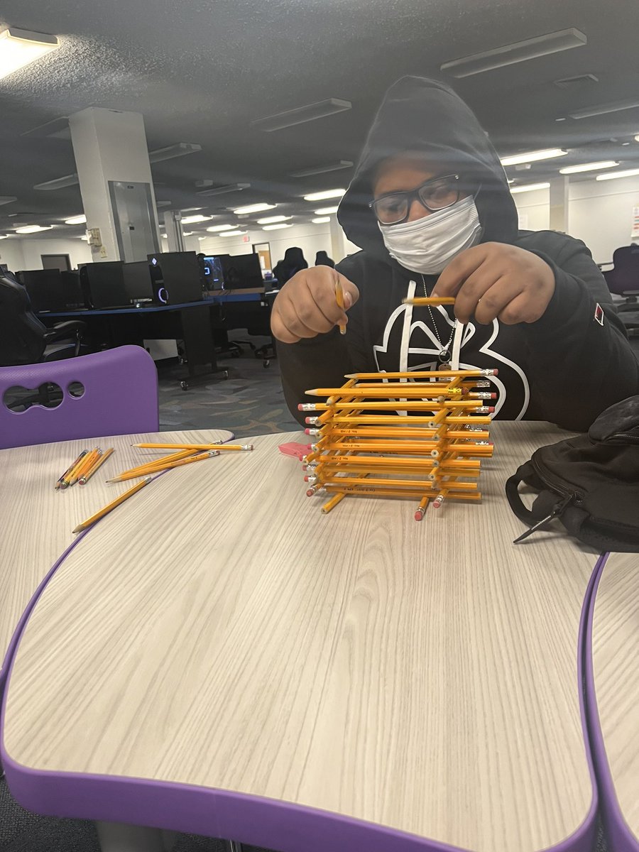 osumner259's tweet image. Continuing building our understanding of the scientific method @EIChargers with @SummitSpark today by creating hypotheses and building pencil towers! #WPSIgniteLearning #WPSFutureReady #STEM