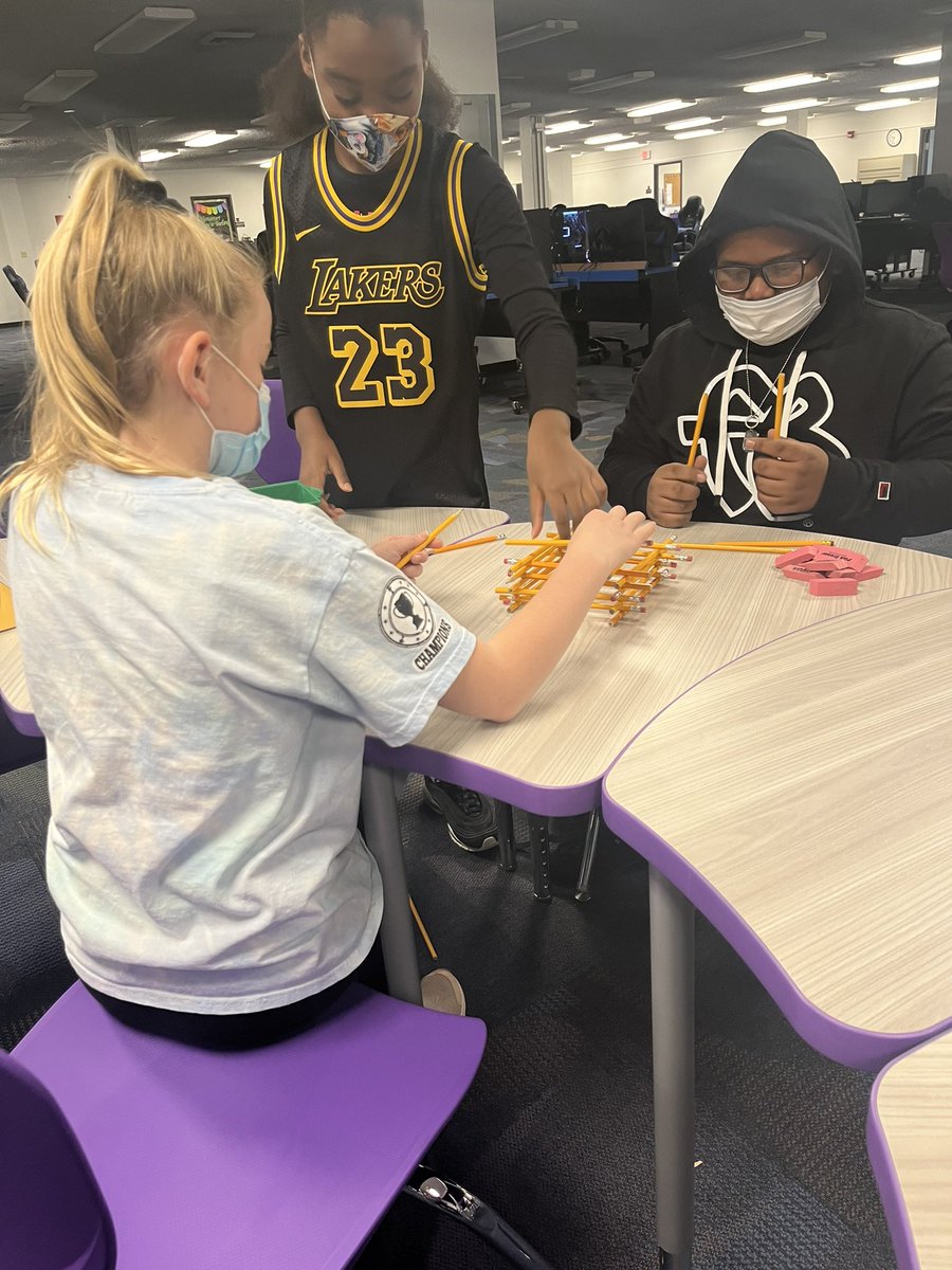 osumner259's tweet image. Continuing building our understanding of the scientific method @EIChargers with @SummitSpark today by creating hypotheses and building pencil towers! #WPSIgniteLearning #WPSFutureReady #STEM