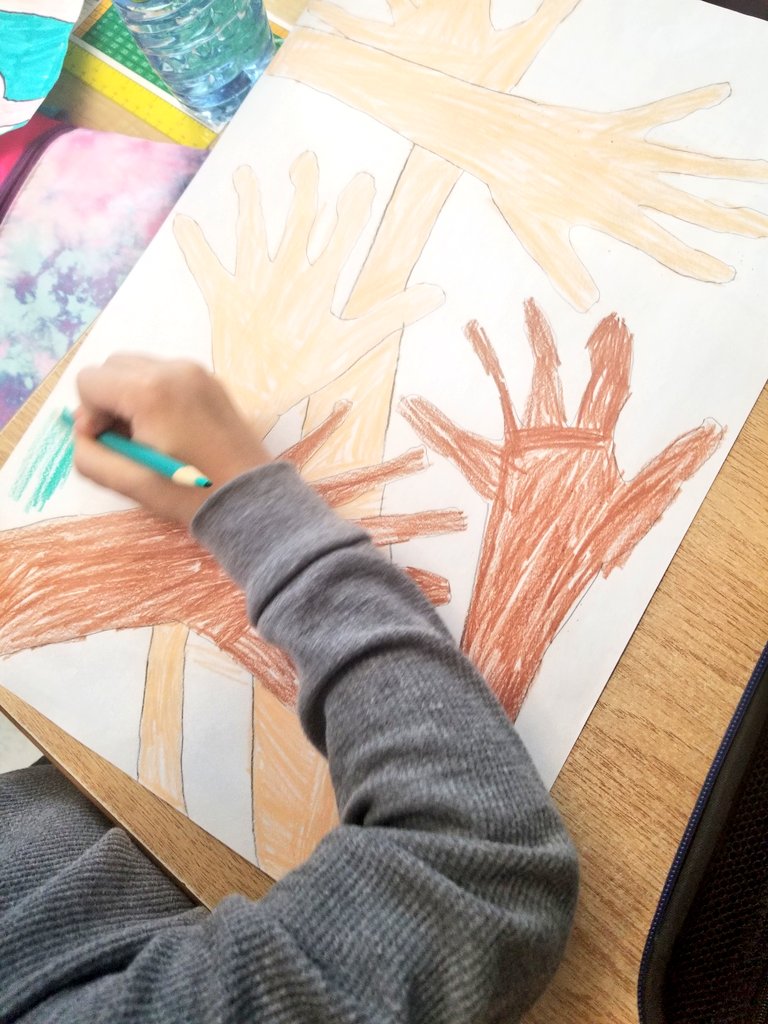 "Helping Hands of Diversity". Ss explored the element of design, "space", by overlapping their hands to show depth. They also reflected on how diversity doesn't just mean the colour of UR skin. I love the convos we're having in Gr.2/3 about diversity! <a href="/ThamesfordPS/">Thamesford_PS</a>