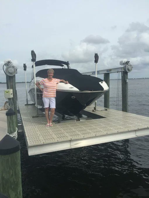 StokesMarineInc's tweet photo. Leave the servicing and maintenance of your lift and dock to the professionals. Sign up for our bi-annual service program here. https://t.co/wVMl6xFmeR https://t.co/wCJ0rL8U2O