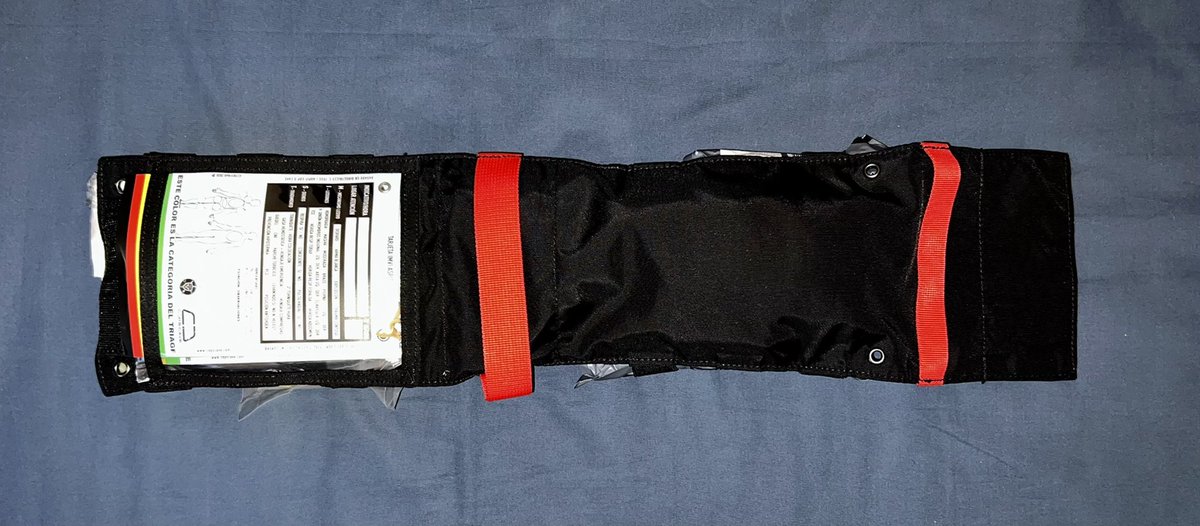 sjm_xxxv's tweet photo. 👮🏻‍♂️MATERIAL POLICIAL👮🏻‍♂️🩸⚠️🩸Nuevo #ifak para el vehículo!! Viene con sistema de anclaje al reposa cabezas y sistema de extracción rápida. Lo llevaré en mi vehículo particular así como en el patrulla como equipo sanitario secundario (siguiente tweet el material que llevo dentro) https://t.co/CycZTdfnbW