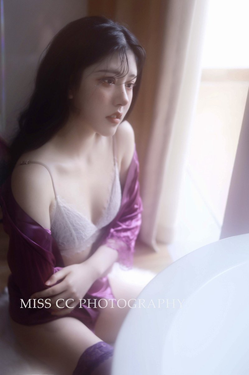在一切破旧褪色中
请你永远闪烁 ​​​

摄影/@misscc520 

#私房 #私房摄影 #写真 #成都 https://t.co/iLgNd0cDKO