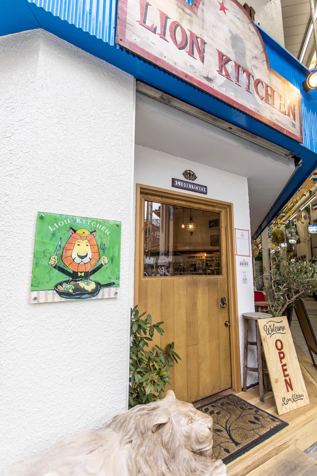 拡散希望！お店の前に置いていた木彫りのライオンが盗まれた！