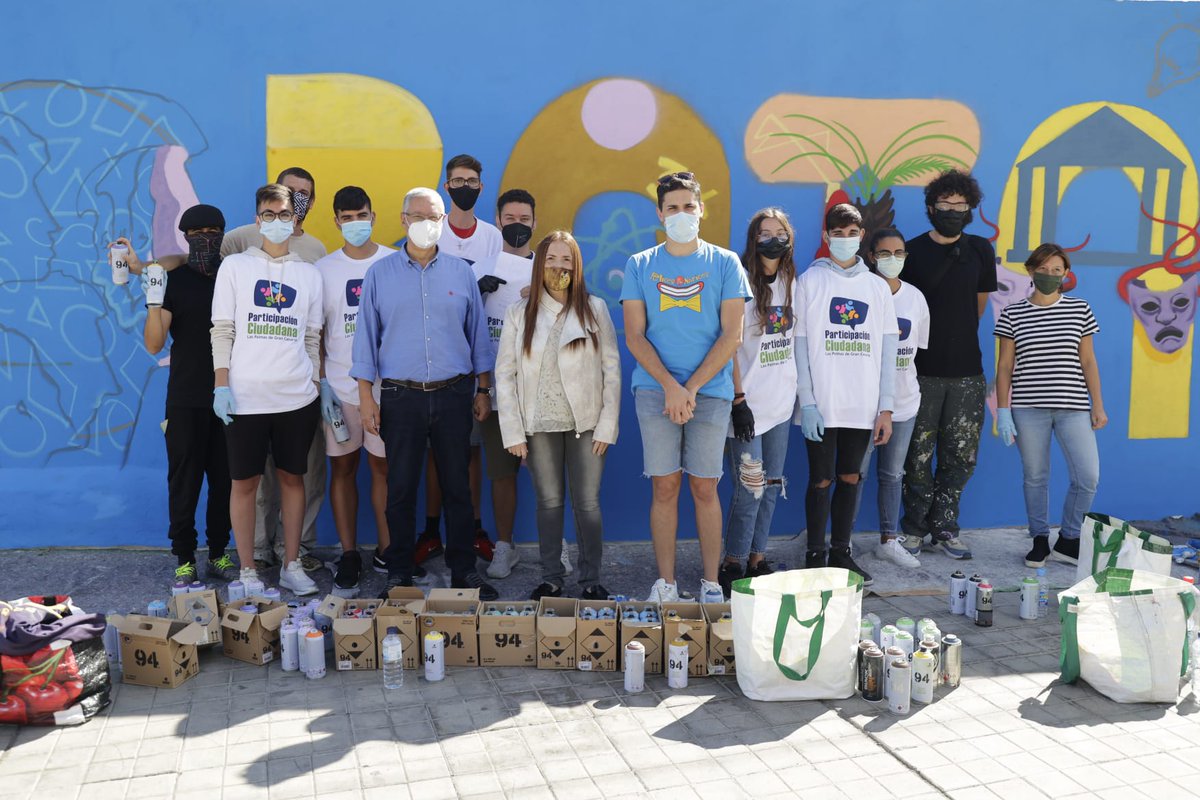 aytolpgc's tweet photo. La asociación juvenil Felices con Narices ha desarrollado estos días el proyecto 'Arte Urbano', una iniciativa presentada a los Presupuestos Participativos. Su objetivo:  promover y potenciar el movimiento asociativo en los jóvenes. Hoy les acompañó el concejal @PriscoAlfonso https://t.co/dUixQRv2Bb