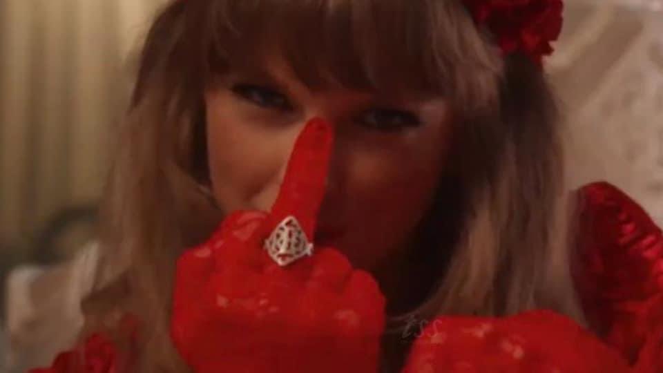 QuoteTaySwift's tweet photo. Monday mood: https://t.co/NMZEMh03O2