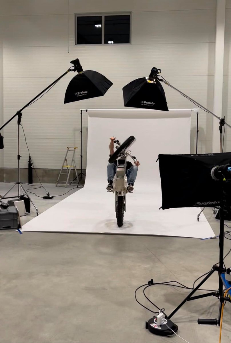 ridecake's tweet photo. We're launching 6 new models at #Eicma2021 23/11!

Studio day in the Swedish factory - Done! BTS before disassembling the studio, can't wait to release the new line of bikes, sneak peeks will follow from next week. Stay tuned!

Thanks for the rig @profoto! https://t.co/i7jOJGZtEE