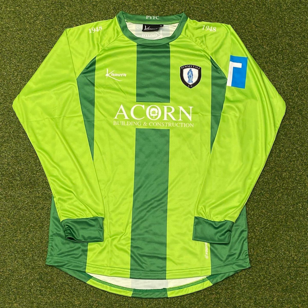 pewseyvalefc's tweet photo. 𝙉𝙀𝙒 𝙏𝙃𝙍𝙀𝘼𝘿𝙎 🧵

Big thanks to @KarutaSports for providing our brand new home kit, goalie kit, off field tee &amp; waterproof pullover 🙌🔥 

#UTV ⚪️⚫️ https://t.co/c5f5mPE212