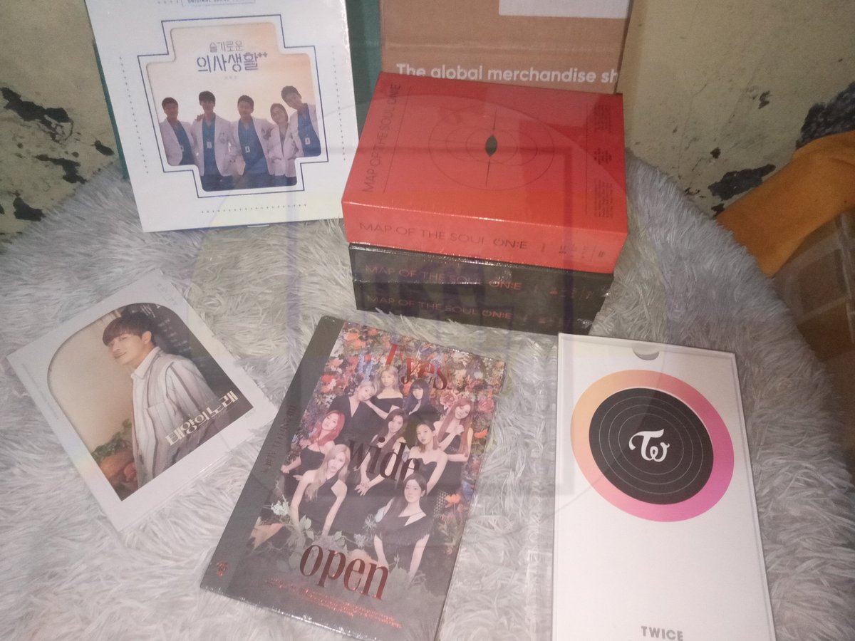 LuniverseShop's tweet photo. 🌻 #LKMUpdate | 20221115
📦 SEPTEMBER BOX
- has been arrived awhile ago~
will pack paunti-unti but the shipment will start on friday.
busy pa kasi sa thesis Lunies kaya by friday na ako makakapagpapick up kay kuya! will update invoice narin for shipping fee check nalang https://t.co/GafoSGTDqg