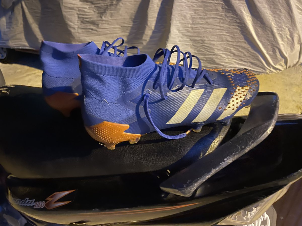 one3007's tweet photo. Makin dimamah usia. Banyak dah yang tercabut kat atas tu.
#adidasfootball
#predator20 https://t.co/WjBlXDk7Ky