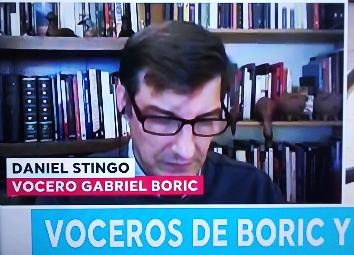 Sebasti45781359's tweet photo. #tudia13 Puede haber un weeoon más mentiroso que este csm de Stingo, que debería estar trabajando en CC y está weveando en la tele.
Histérica la Stingo. https://t.co/ZPAxisk9FT