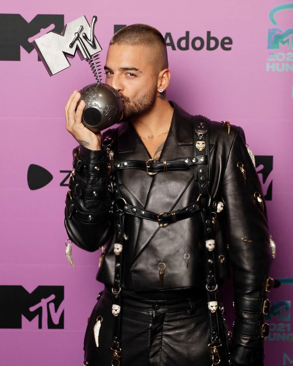 malumapl's tweet photo. @maluma zgarnął nagrodę #MTVEMA w kategorii Najlepsza Muzyka Latynoska 🔥

#malumapl #MTVEMA2021 #PapiJuancho https://t.co/myKCcPJILa