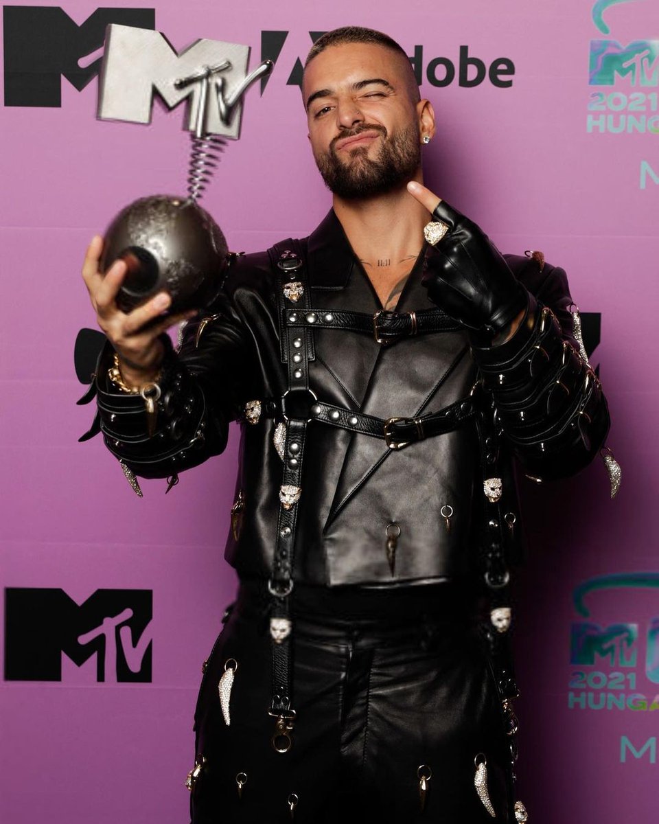 malumapl's tweet photo. @maluma zgarnął nagrodę #MTVEMA w kategorii Najlepsza Muzyka Latynoska 🔥

#malumapl #MTVEMA2021 #PapiJuancho https://t.co/myKCcPJILa