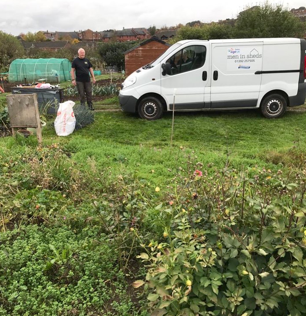AgeUKexeter's tweet photo. Thank you @ExeterBrewery for donating your spent hops to mulch our allotment beds at Budding Friends! Thanks also to our Men in Sheds Tool Shed volunteers for going and picking them up for us. ❤️
#AgeUKExeter #NoWaste #Dementia #Exeter #OlderPeople #Allotment #AgeUK https://t.co/QoNefN2Zgk