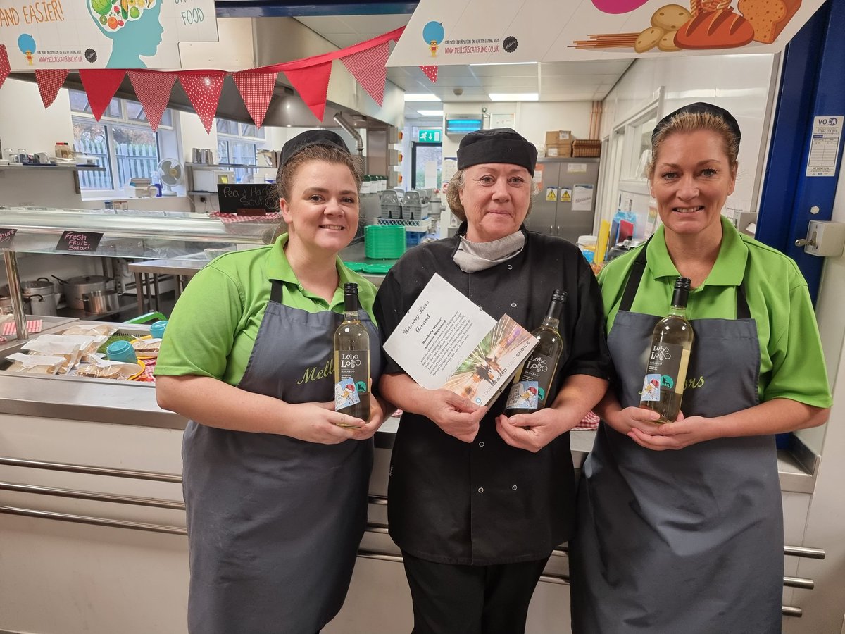 Juliehorrocks3's tweet photo. Congratulations to our lovely Lorraine for winning the quartlery unsung hero award, well deserved
Our ladies at Parbold have not confirmed if their Christmas wine will make it to Christmas day haha x
Fabulous team
#teamparbold
#teamhorrocks
@mellorscatering @ElaineL33583821 https://t.co/Krri0QmWRE