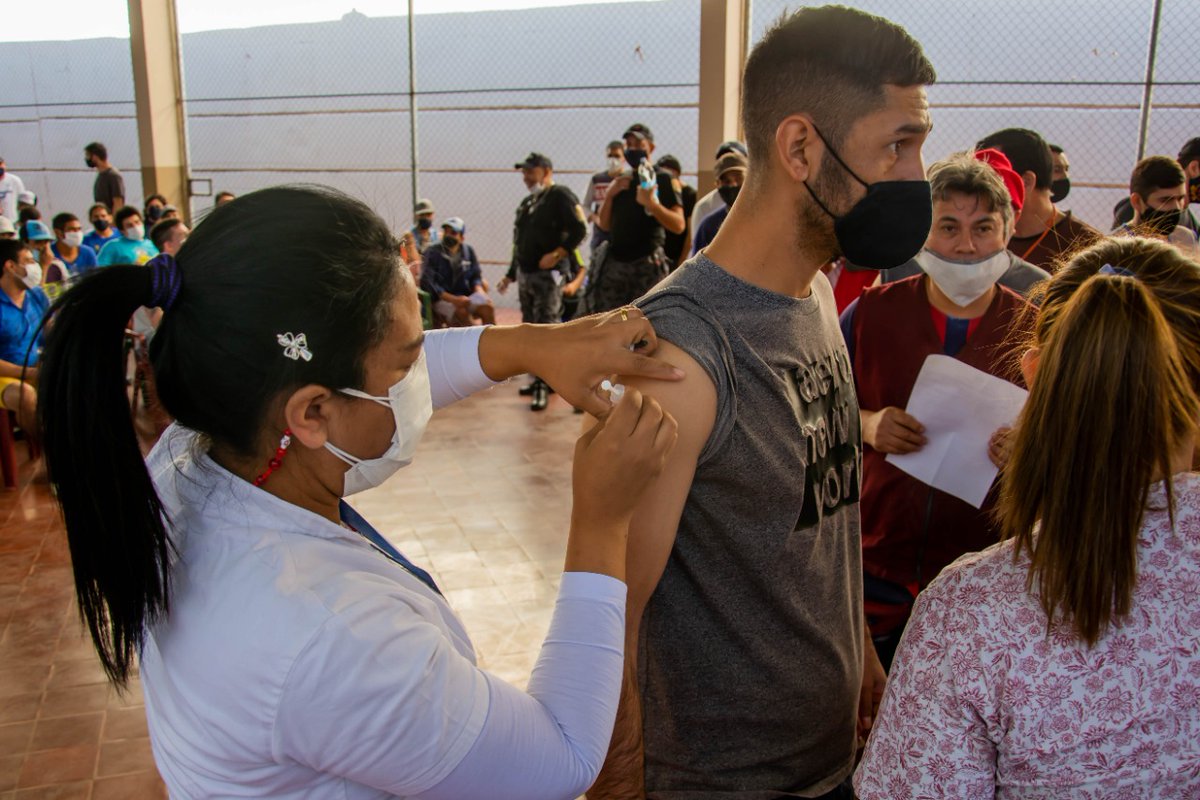 680CARITAS's tweet image. #Covid19 📌Continua vacunación en centros penitenciarios y educativos

💉El último reporte de la Dirección de Salud Penitenciaria del Ministerio de Justicia, indica que 9.072 internos cuentan con la primera dosis y 4.639 completaron el esquema. 

📻#680M
🌐caritas.com.py