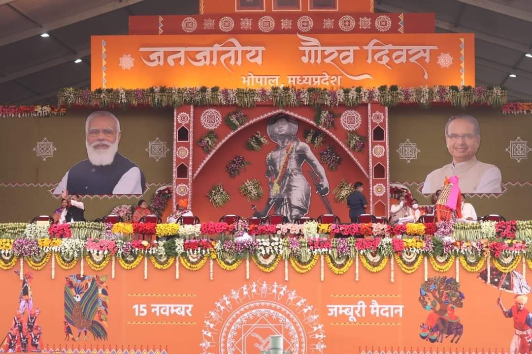 inareshthakor's tweet photo. प्रधानमंत्री श्री नरेंद्र मोदी जी के स्वागत के लिए उत्साह से भरा जंबूरी मैदान। 

#जनजातीय_गौरव_दिवस https://t.co/ZpsK72vy4q