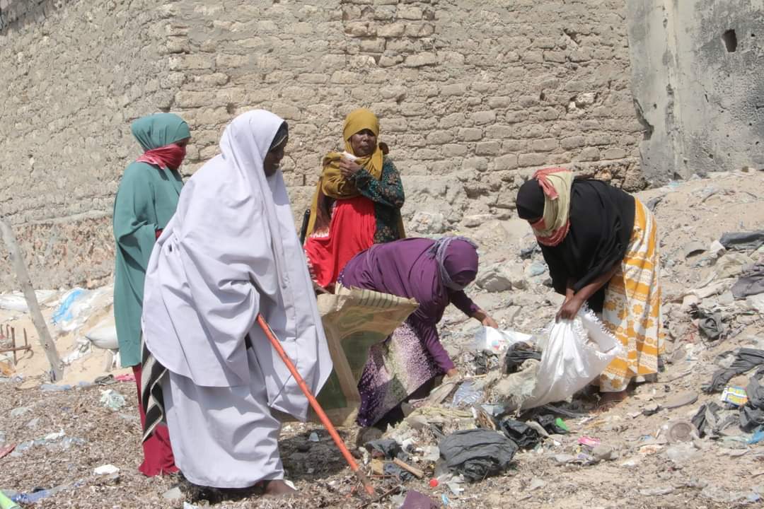 We launched today a clean-up campaign in Kismayo under the motto of "beautify your city" which aims to restore the city's beauty and educate the public to contribute to the development of the district. I thank the municipal staff and all the public involved in the campaign.