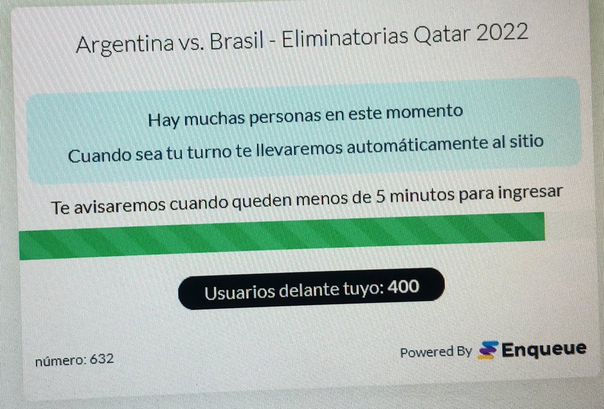 FabiSalamone's tweet photo. Cuando llegas a la fila temprano/Cuando te das vuelta para comprar un chambergo y se te colan más de 65mil personas https://t.co/q3aOqPGfIs
