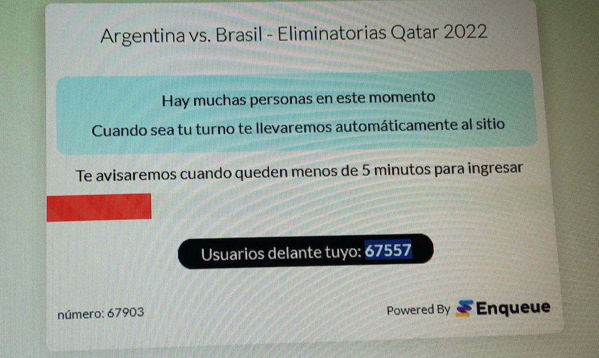 FabiSalamone's tweet photo. Cuando llegas a la fila temprano/Cuando te das vuelta para comprar un chambergo y se te colan más de 65mil personas https://t.co/q3aOqPGfIs