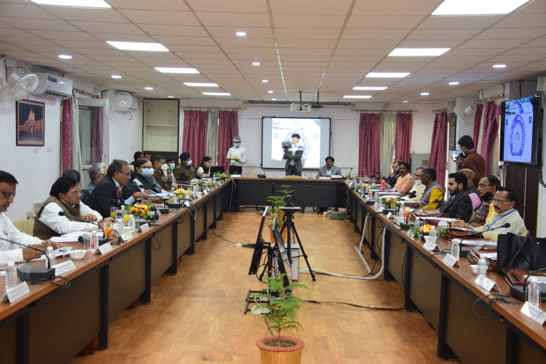 CPRONCR's tweet photo. 1st meeting of 9th ZRUCC (Part-2) concluded today at NCR Headquarters Prayagraj. 
Members exchanged their views on the current status of passenger amenities and gave their valuable suggestions for further improvements in the same.

#AzadiKaAmritMahotsav https://t.co/YELF2CY4vm