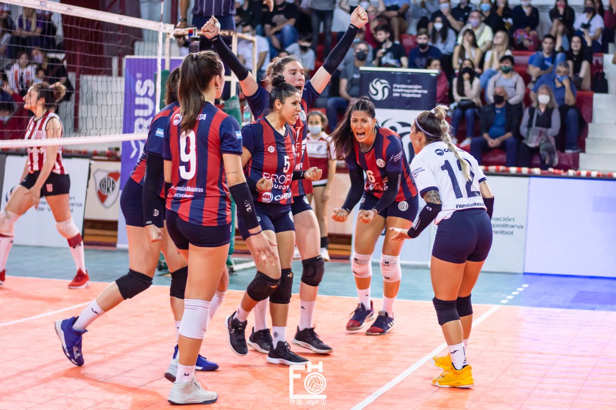 CASLAVoley's tweet photo. 🗣El miércoles Cuartos de Final juego 2 😍

🔥¡Alentemos juntos!🔥

📅 Miércoles 17/11
🏐 #SanLorenzo x Estudiantes de LP.
⏰ 21.00 hs
🏟 Salón San Martín 
C.Deportiva 
📺 En VIVO por nuestro Facebook 

🔜 Después de los Cuartos llega la 🏆
@osmita_salud

#VamosLasMatadoras 💙♥️ https://t.co/FQKMh9vHBL