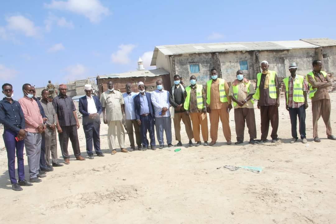 Waxaan maanta magaalada Kismaayo ka bilownay olole nadaafadeed oo halku-dhiggiisu yahay "Qurxi magaaladaada" oo ujeeddadiisu tahay soo celinta bilicda magaalada, shacabkana lagu wacyigelinayo inay ka qayb qaataan horumarinta degmada.