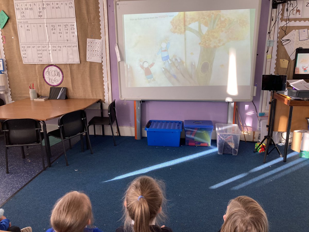 tillyps's tweet photo. After listening to ‘I am going on a leaf hunt,’ by @SMetzgerbooks we went on our own leaf hunt. We founds lots of different leaves and sorted them by colour, size and shape. @BookWeekScot @ClacksOL #autumn #workingtogether https://t.co/Qo2Cja5aT1