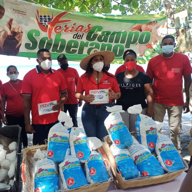 gente_Clap's tweet photo. El @MinAlimenGuaira a través de #Pdval beneficiaron a 2.900 familias de la parroquia Caruao con la distribución de proteína animal llevada a acabo mediante la #FeriaDelCampoSoberano 

#AlimentarEsVencer https://t.co/oy1g9VnrEe