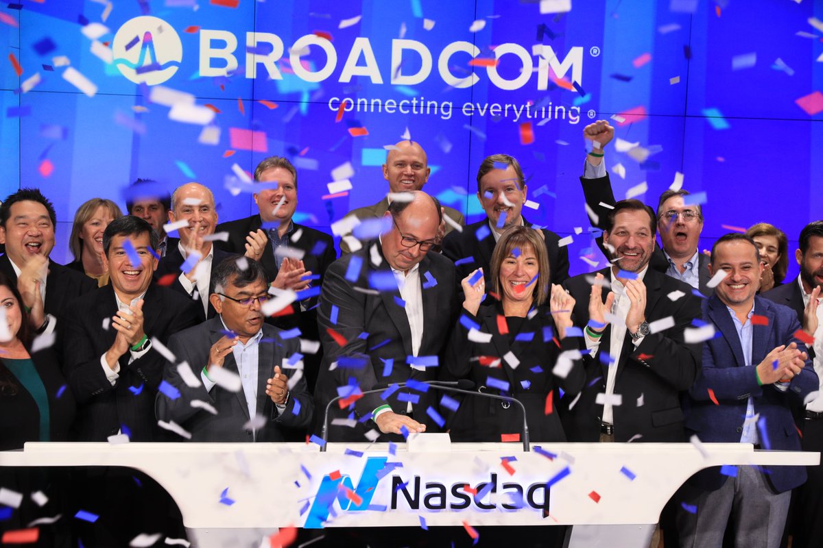 josem_blanco's tweet image. Broadcom Inc., in celebration of Broadcom Software Investor Day, rang the opening bell at @Nasdaq #BroadcomSW bit.ly/3wMVPfW