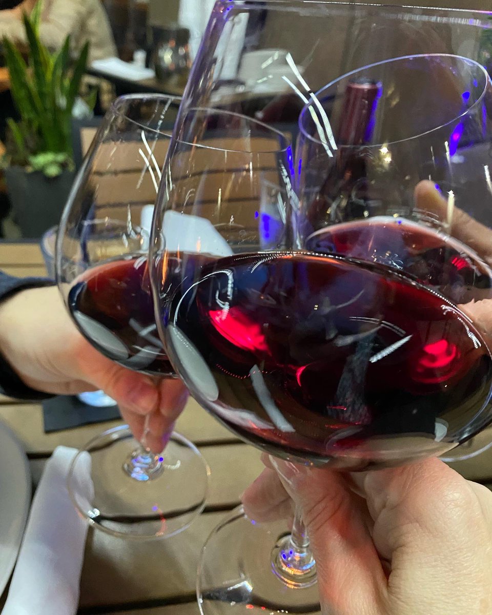 Gretchyn's tweet photo. Best way to end a meeting! #AAO2021 #ophthalmology #goodtimes https://t.co/WqdQpiX6ld