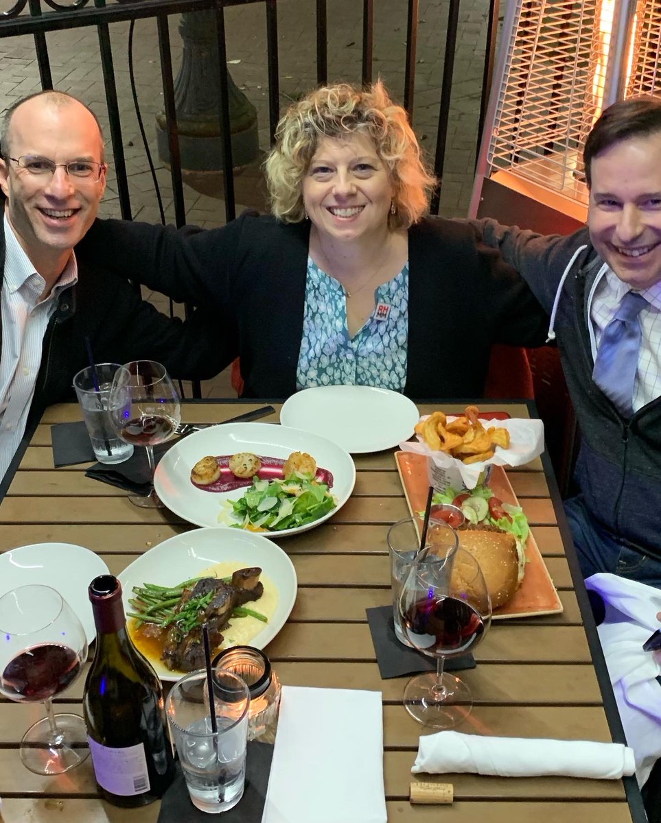 Gretchyn's tweet photo. Best way to end a meeting! #AAO2021 #ophthalmology #goodtimes https://t.co/WqdQpiX6ld